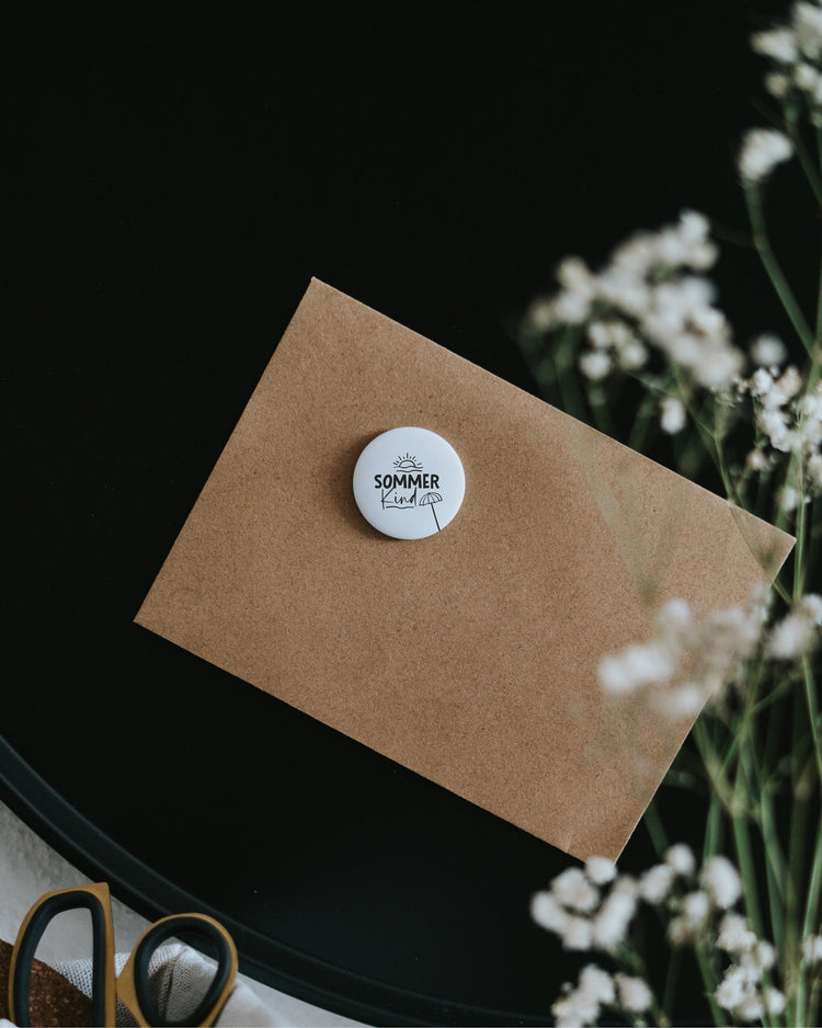 Magnet Sommerkind – Kühlschrankmagnet mit sommerlichem Spruch als Geschenk