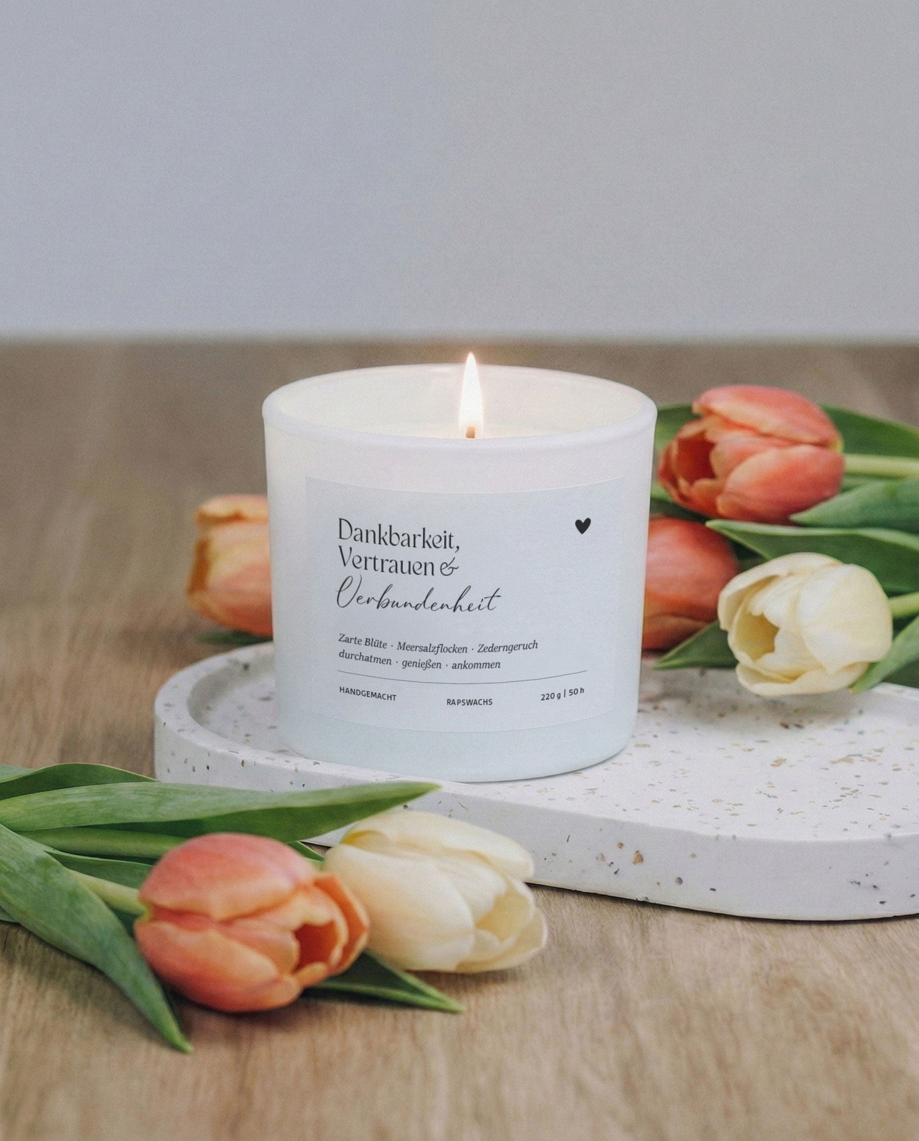 Duftkerze mit Meersalz und Zedernholz – schafft Atmosphäre voller Nähe und Wärme