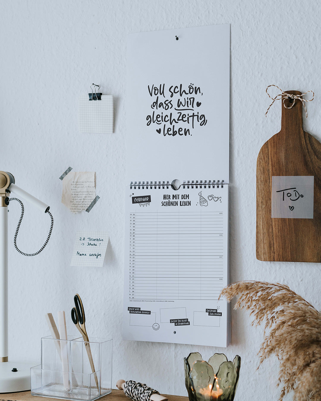 Wandkalender 2027 für Familien, Februar-Blatt mit Spruch und beschreibbaren Spalten für die ganze Familie