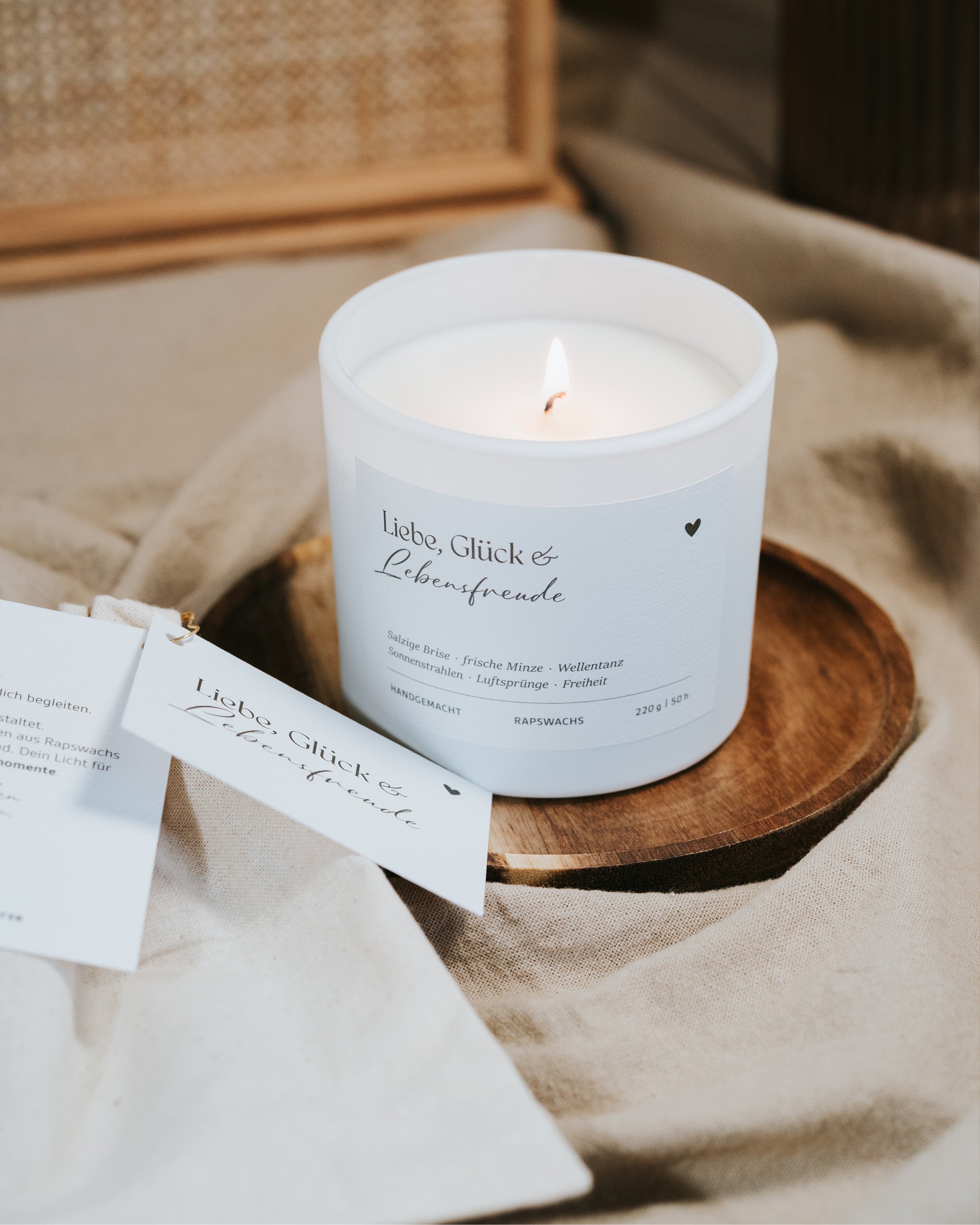 Duftkerze mit salziger Brise und frischer Minze – erinnert an Freiheit und Sonne