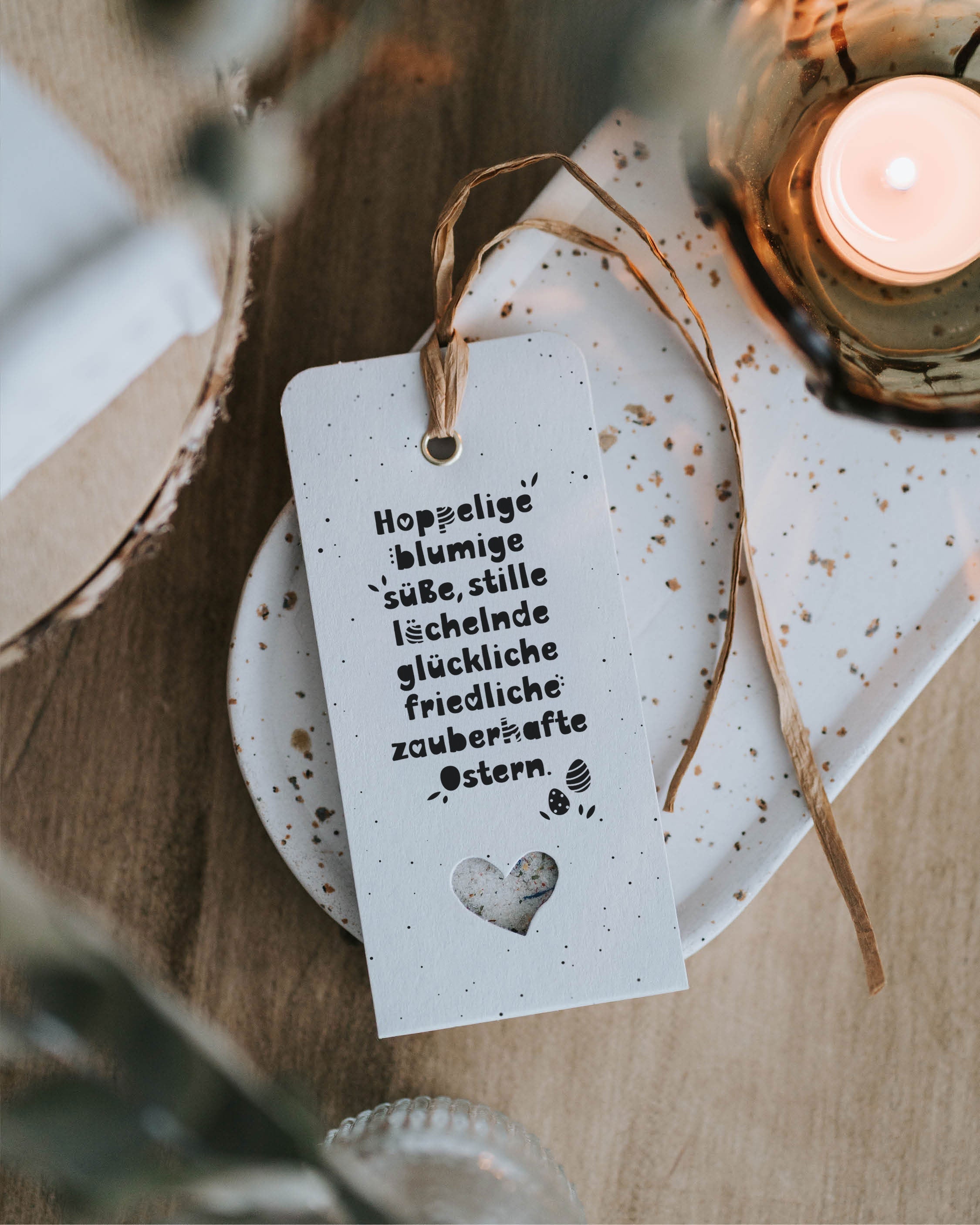 Moderner Osteranhänger im Schwarz-Weiß-Design mit Salzfüllung