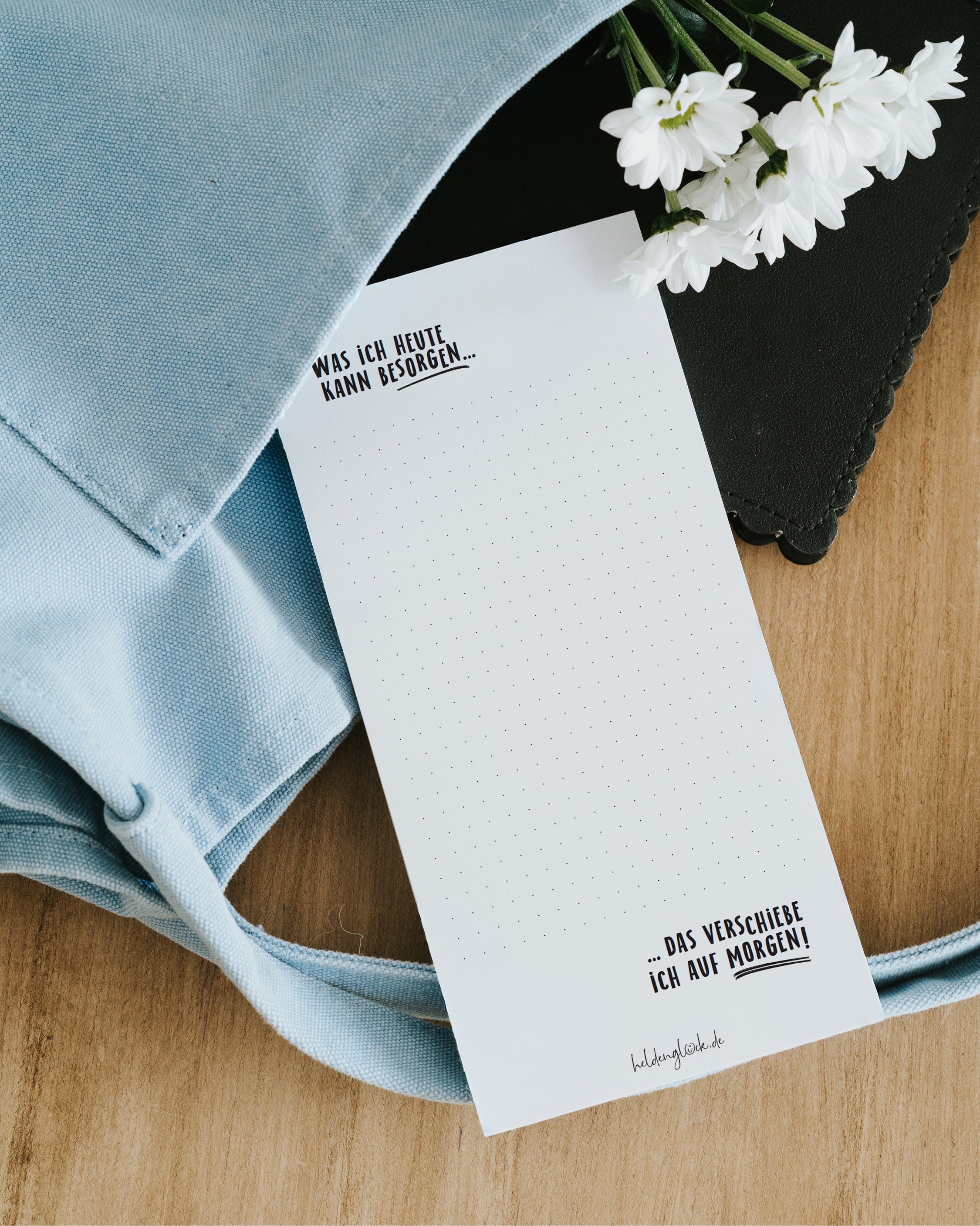 Eine tolle Geschenkidee für Frauen, die mit diesem bedruckten Block ganz bewusst zum Pausieren und Aufschieben von unwichtigen Aufgaben einlädt.