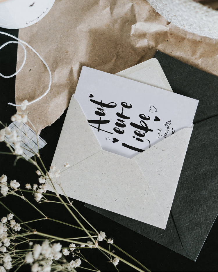 Hochzeitskarte „Auf eure Liebe und wundervolle Jahre“ – Produktansicht, 125 × 176 mm