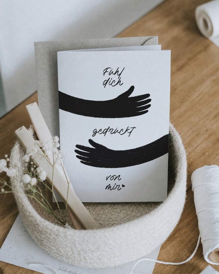 Klappkarte „Fühl dich gedrückt von mir“ – Produktansicht, 125 × 176 mm