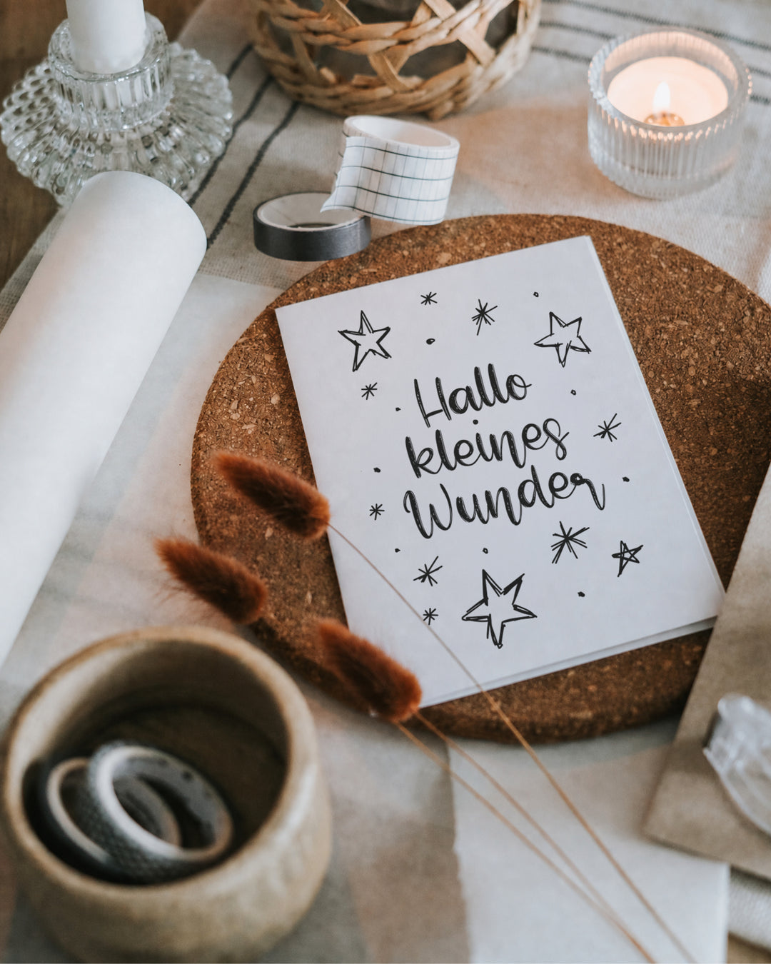 Karte zur Geburt „Hallo kleines Wunder“ mit Sternenhimmel – Produktansicht, 125 × 176 mm