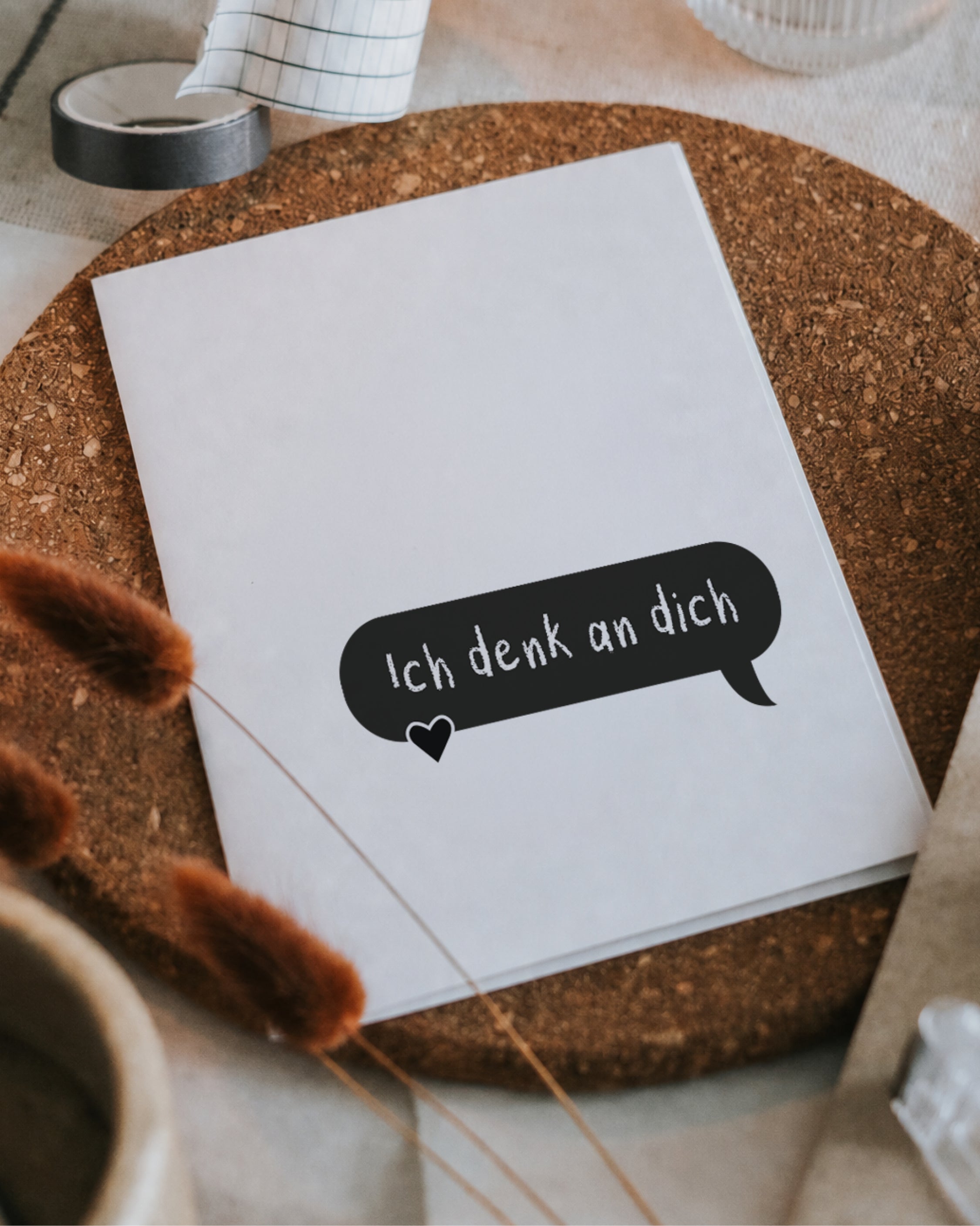 Klappkarte mit Spruch „Ich denk an dich.“ in einer Sprechblase mit kleinem Herz