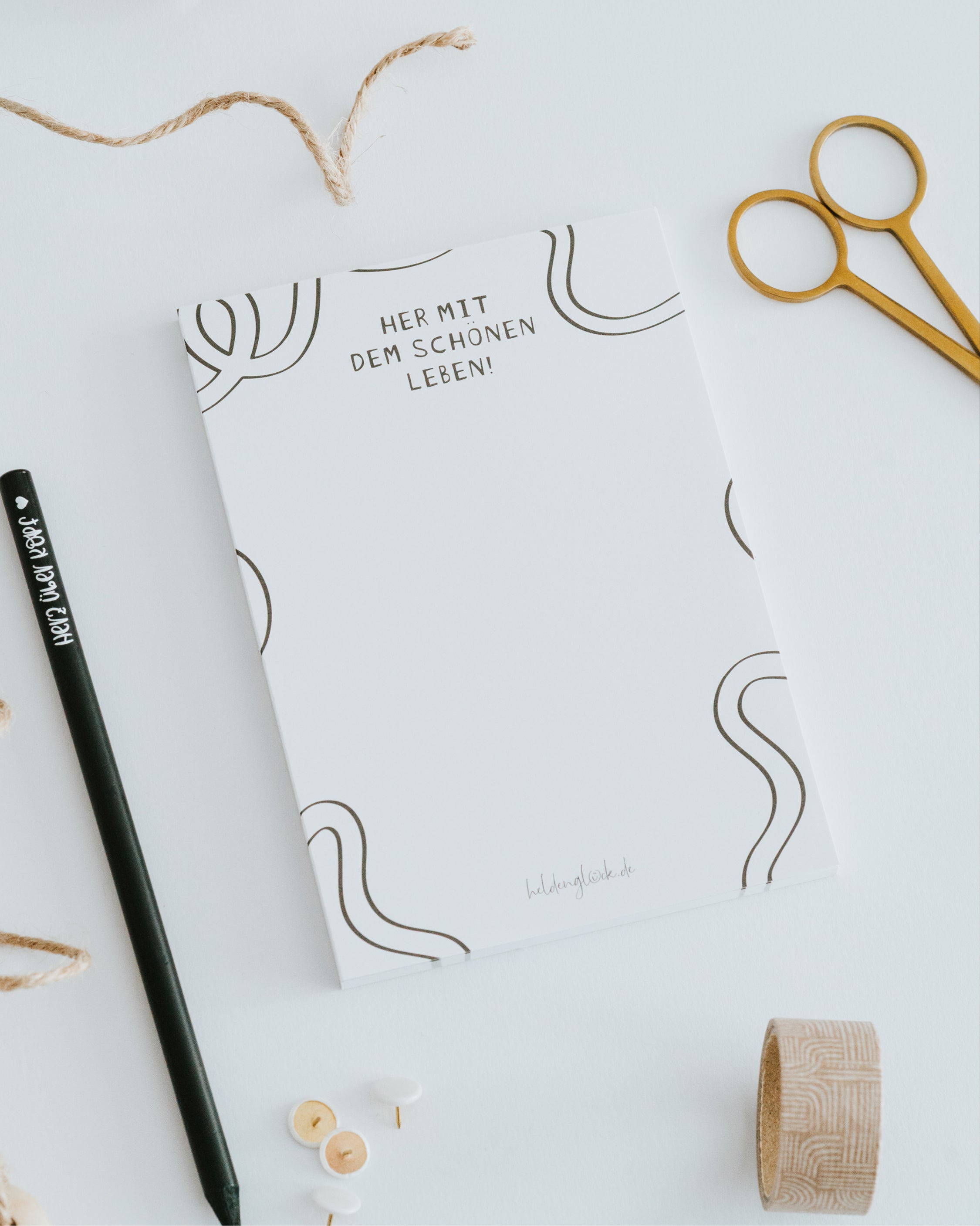 Kleine Geschenke für Frauen wie dieser Block helfen dabei, den unsichtbaren Mental Load in etwas Greifbares und Schönes zu verwandeln.