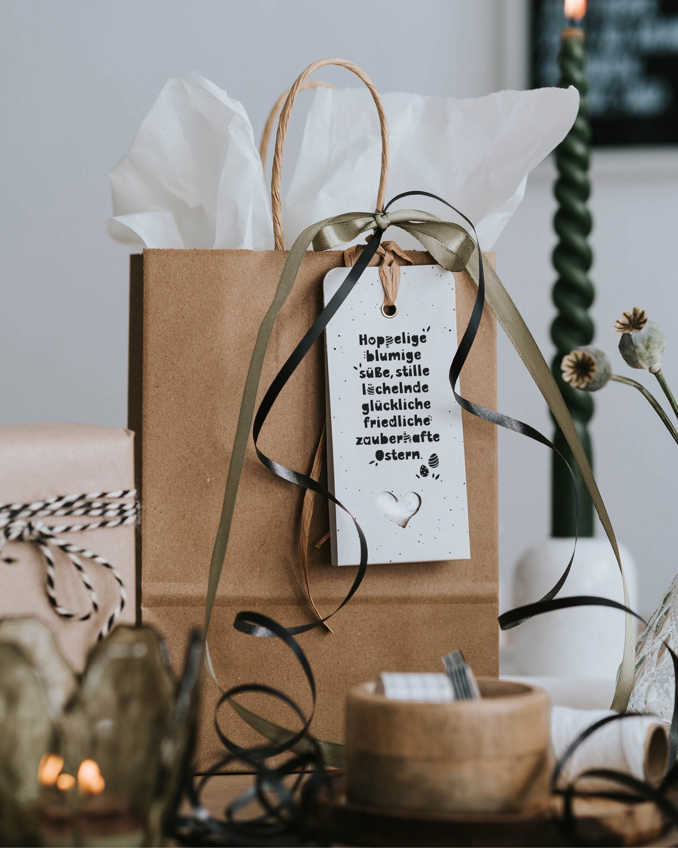 Oster-Geschenkanhänger mit Blütensalz als kleine Aufmerksamkeit