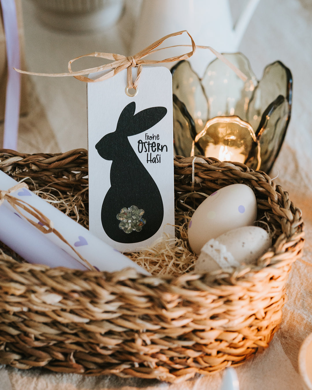 Kleines Ostergeschenk mit Geschenkanhänger „Frohe Ostern Hasi“ und feiner Salzmischung