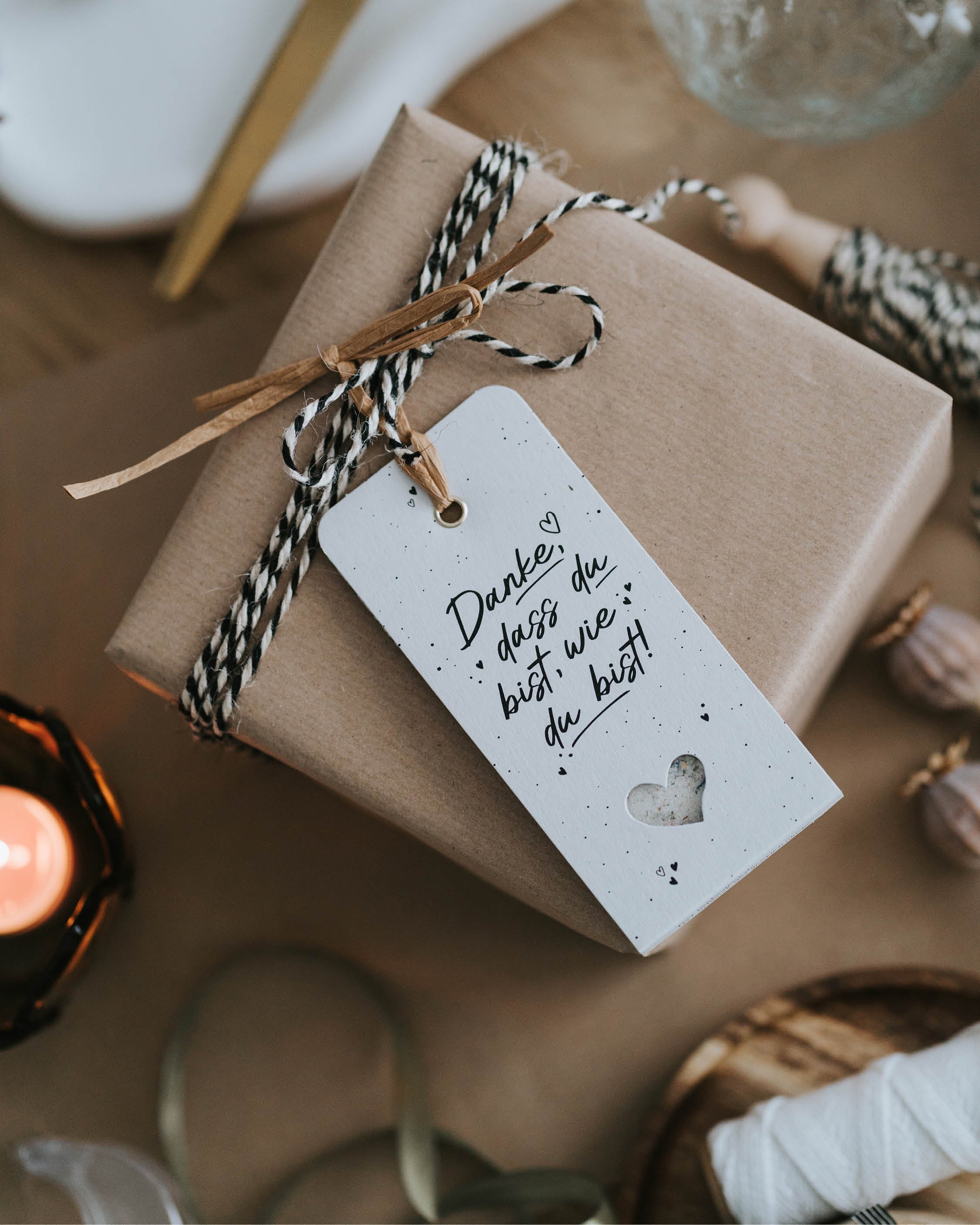 Geschenk mit ehrlicher Wertschätzung: feiner Gewürzanhänger mit moderner Botschaft und Design.