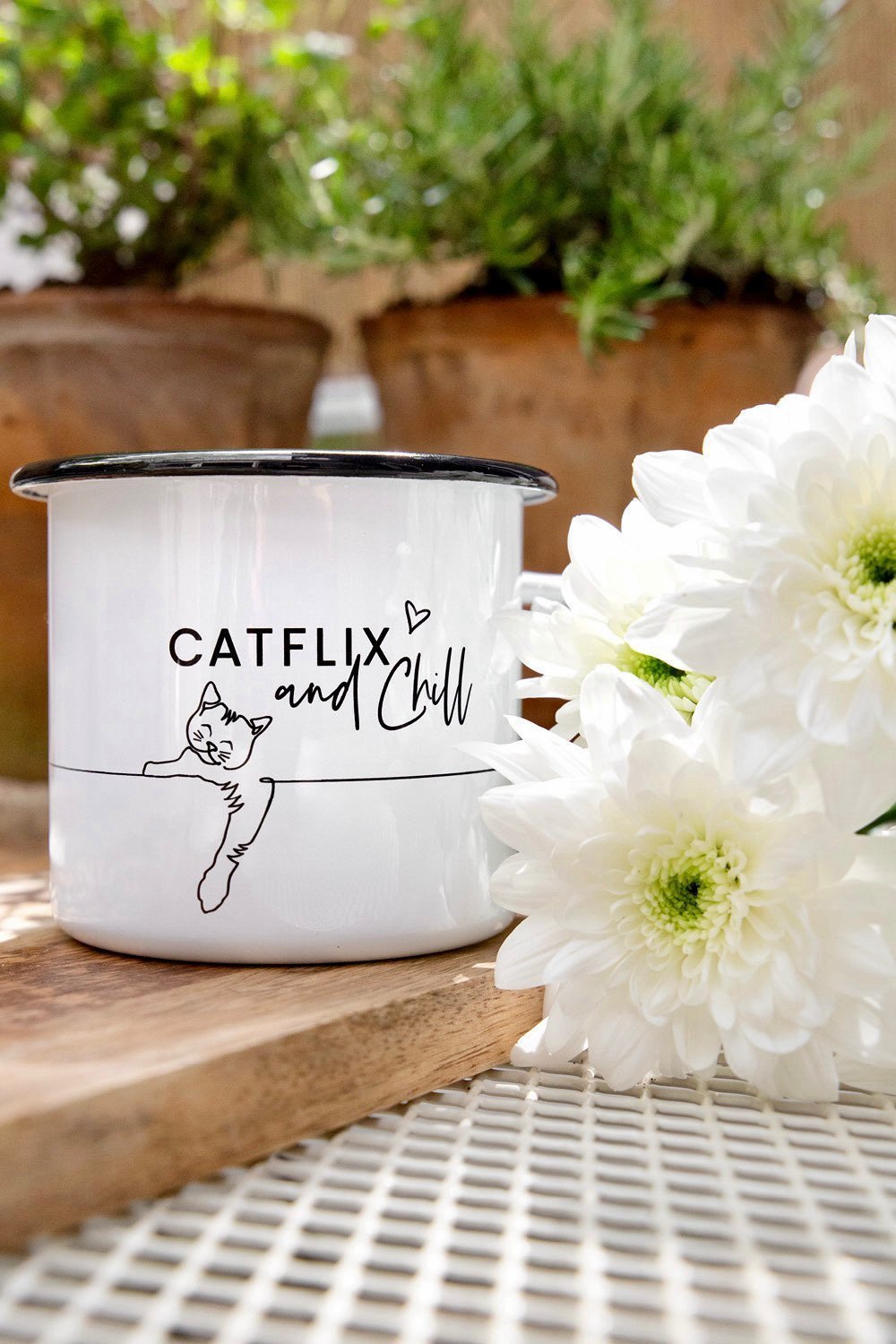 Emaille-Tasse · Catflix and chill · 7,92 € / Stk. (UVP 15,90 €) - Heldenglück