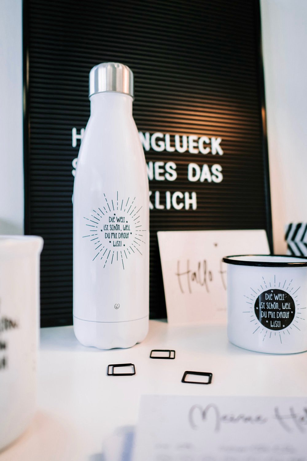 Flasche · Die Welt · 14,95 € / Stk. (UVP 29,90 €) - Heldenglück