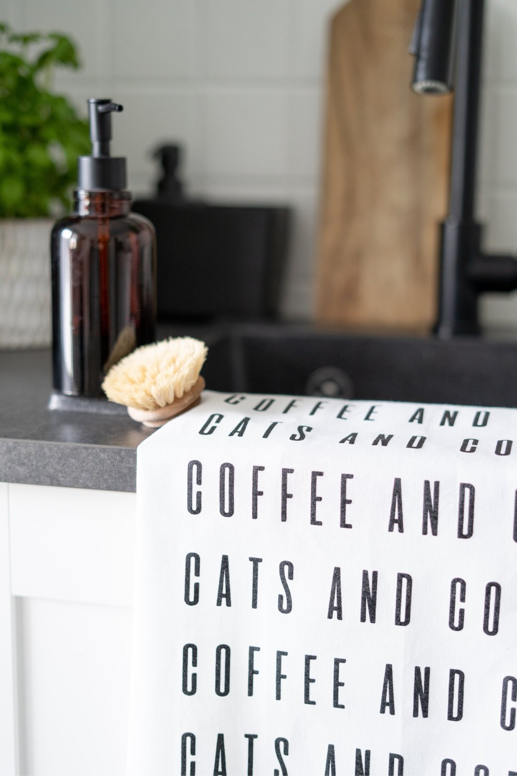 Geschirrtuch · Cats and Coffee · 7,45 € / Stk. (UVP 14,90 €) - Heldenglück