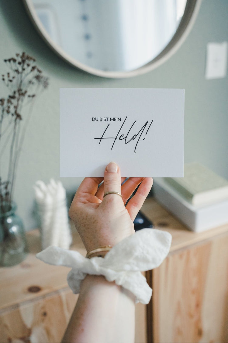 Postkarte · Mein Held · 0,68 € / Stk. (UVP 2,00 €) - Heldenglück