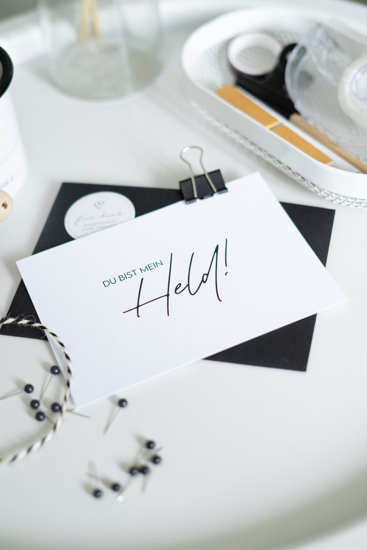 Postkarte · Mein Held · 0,68 € / Stk. (UVP 2,00 €) - Heldenglück