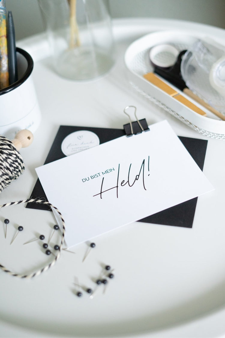 Postkarte · Mein Held · 0,68 € / Stk. (UVP 2,00 €) - Heldenglück